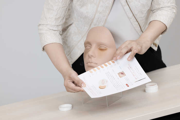 外見ケア専用ファンデーションの塗り方_1