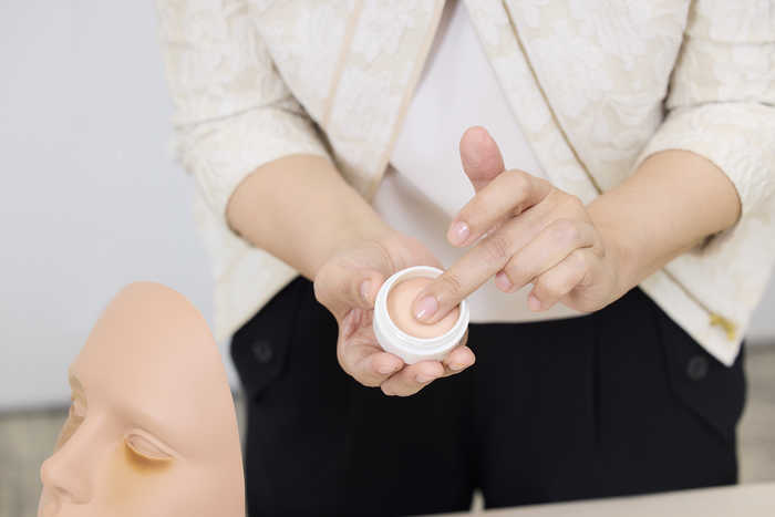 外見ケア専用ファンデーションの塗り方_2