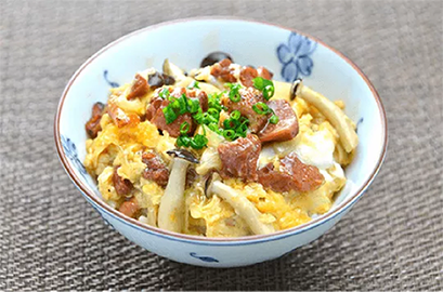 やきとり缶で親子丼