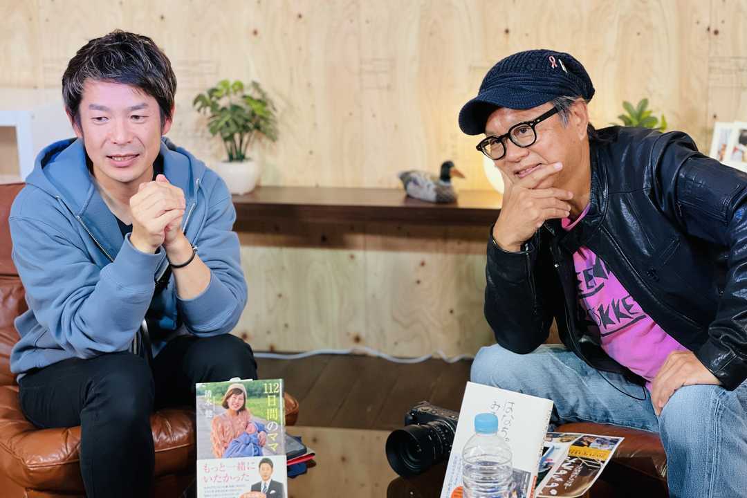 安武信吾さん（写真右）とのオンライン講演会にて。