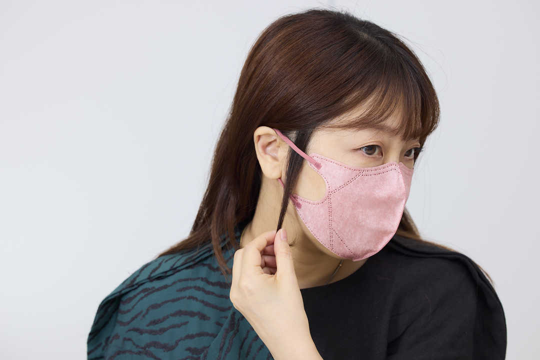 3. もみあげを押さえる